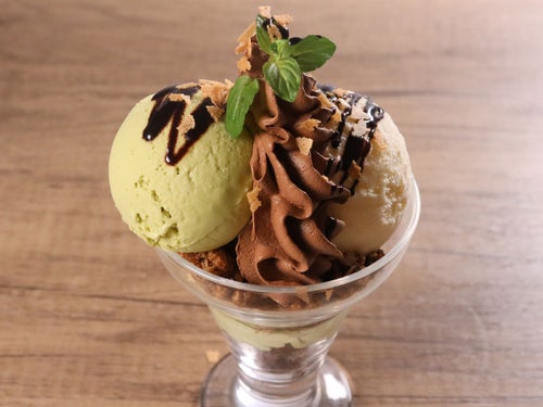 ピスタチオとチョコレートのパフェ